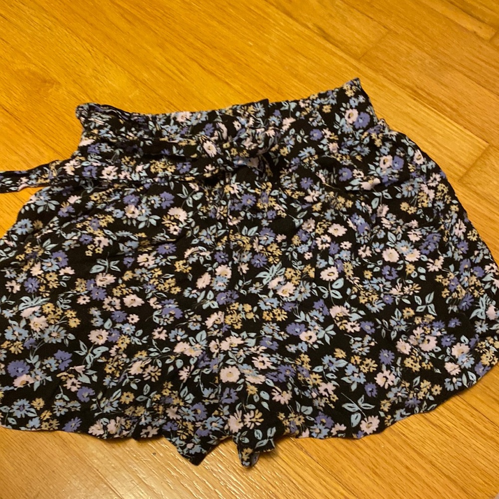 Very very comfy cute shorts with a tie